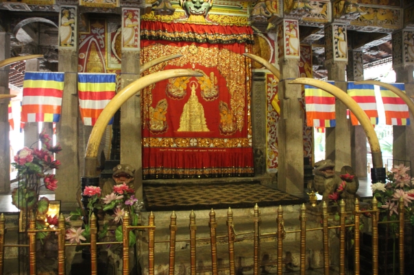 Temple of the Tooth, Kandy